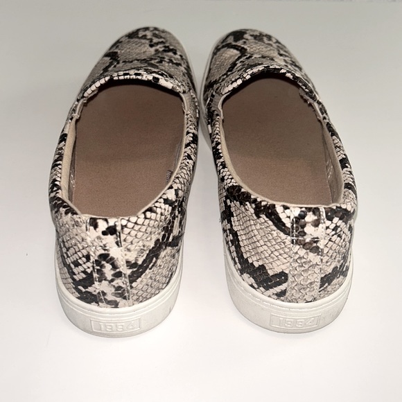 Reptile Print Slip on Sneakers - Picture 5 of 7